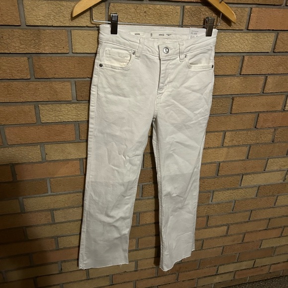 NWT MNG Mango Sienna Flare Cropped Jeans White Raw Hem Women’s Size 2 - Picture 4 of 8